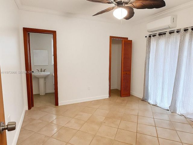 Продажа дома по адресу 1915 Country Club Prado - фото 7471175