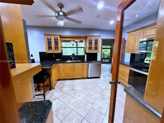 Продажа дома по адресу 1915 Country Club Prado - фото 7471180