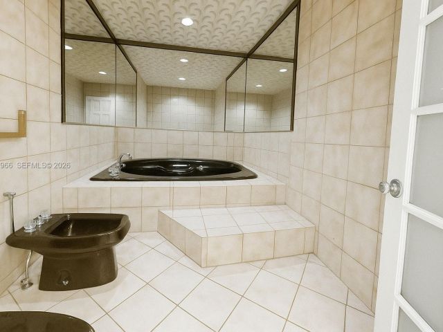 Продажа дома по адресу 1915 Country Club Prado - фото 7471185