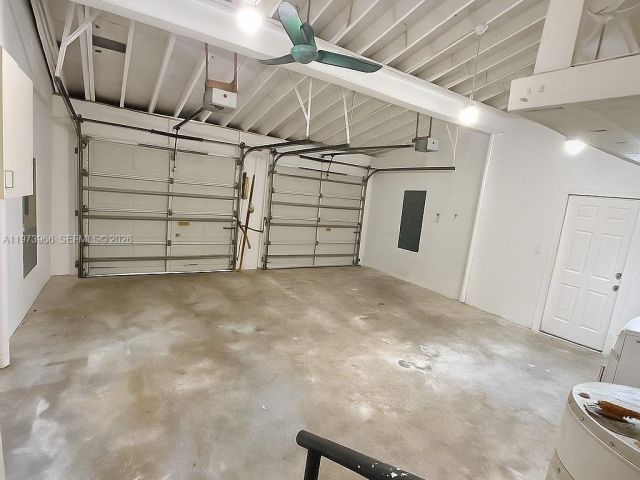 Продажа дома по адресу 1915 Country Club Prado - фото 7471186