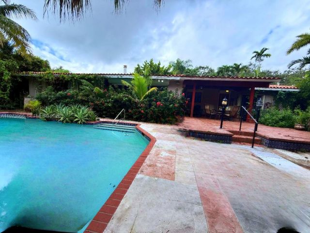 Продажа дома по адресу 1915 Country Club Prado - фото 7471190