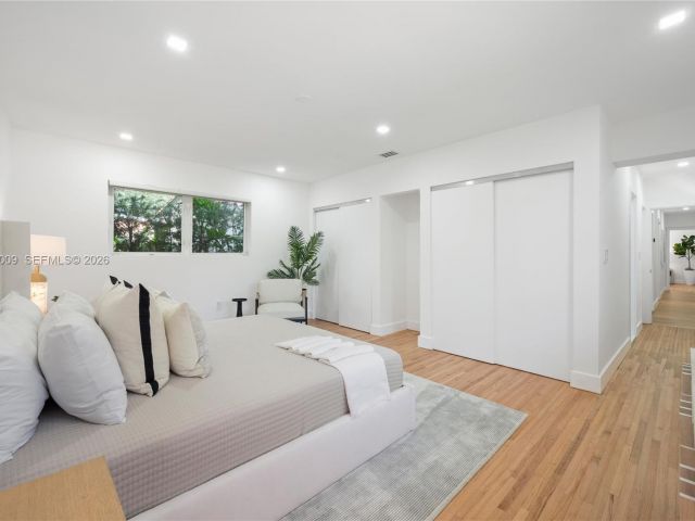 Дом в аренду по адресу 5211 Granada Blvd - фото 7471538