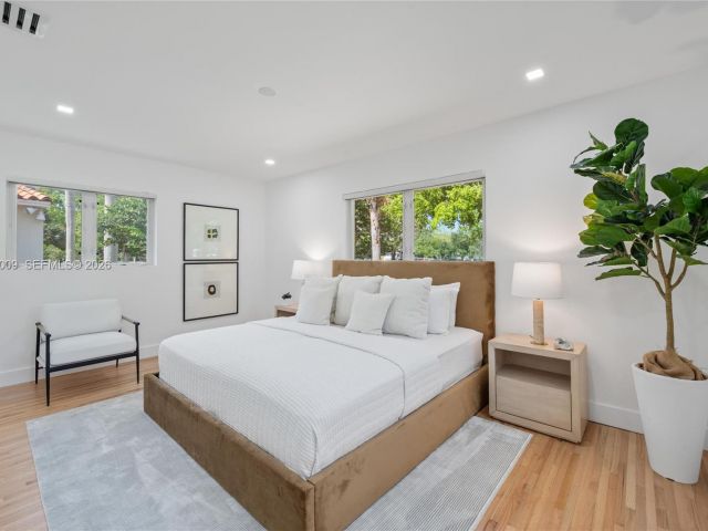 Дом в аренду по адресу 5211 Granada Blvd - фото 7471548