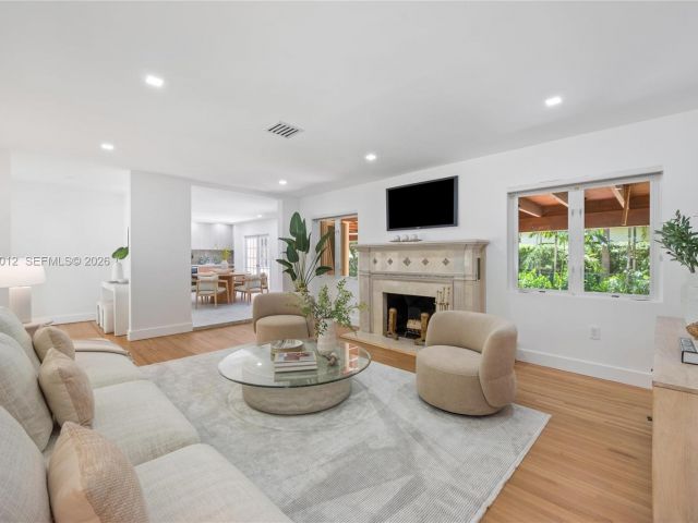 Дом в аренду по адресу 5211 Granada Blvd - фото 7471549