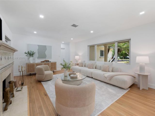 Дом в аренду по адресу 5211 Granada Blvd - фото 7471550