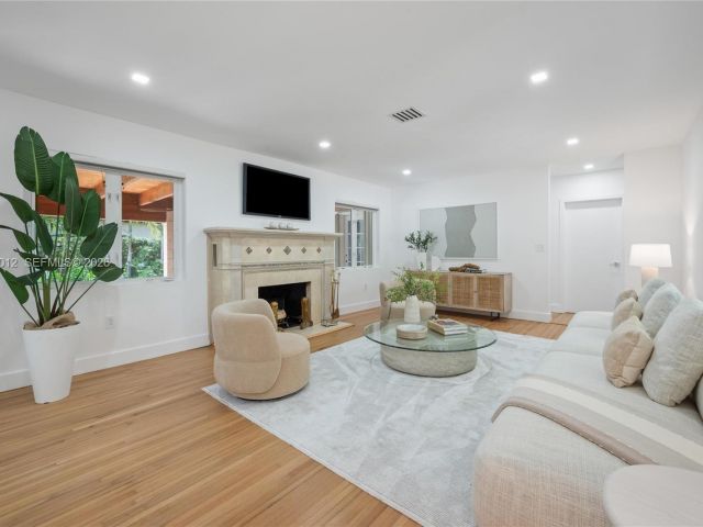 Дом в аренду по адресу 5211 Granada Blvd - фото 7471551