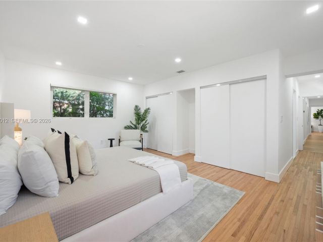 Дом в аренду по адресу 5211 Granada Blvd - фото 7471558