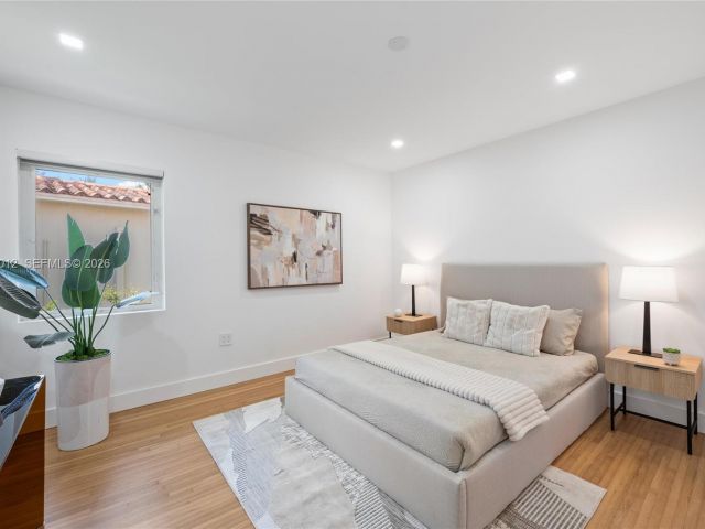 Дом в аренду по адресу 5211 Granada Blvd - фото 7471561