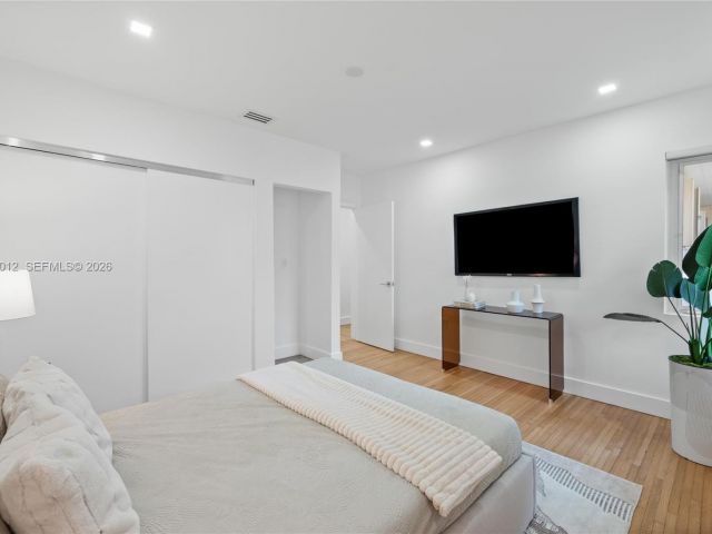 Дом в аренду по адресу 5211 Granada Blvd - фото 7471562