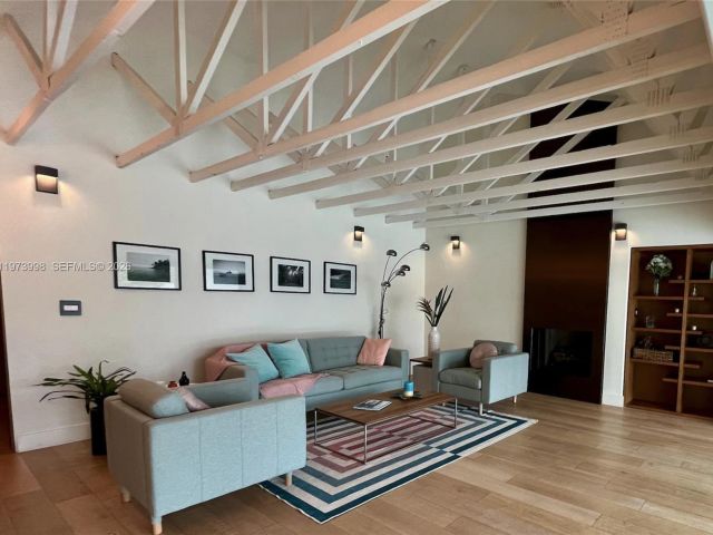 Дом в аренду по адресу 524 Oleander Dr - фото 7462280