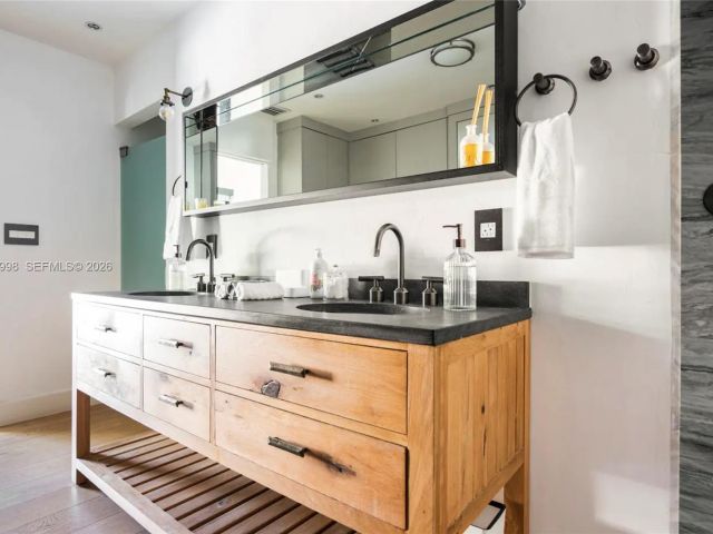 Дом в аренду по адресу 524 Oleander Dr - фото 7462287