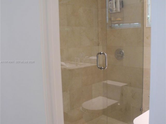 Дом в аренду по адресу 1720 SW 22nd Ter 0 - фото 7466418