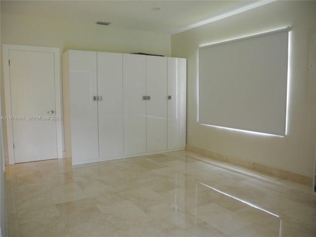 Дом в аренду по адресу 1720 SW 22nd Ter 0 - фото 7466420