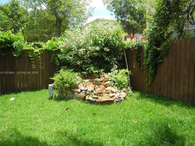 Дом в аренду по адресу 1720 SW 22nd Ter 0 - фото 7466422