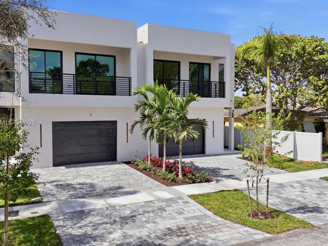 Продажа дома по адресу 1135 NE 11th Ave - фото 7504550