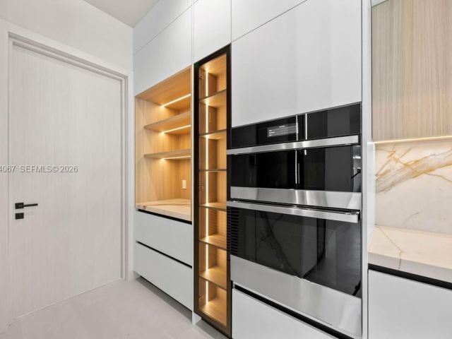 Продажа дома по адресу 1135 NE 11th Ave - фото 7504557