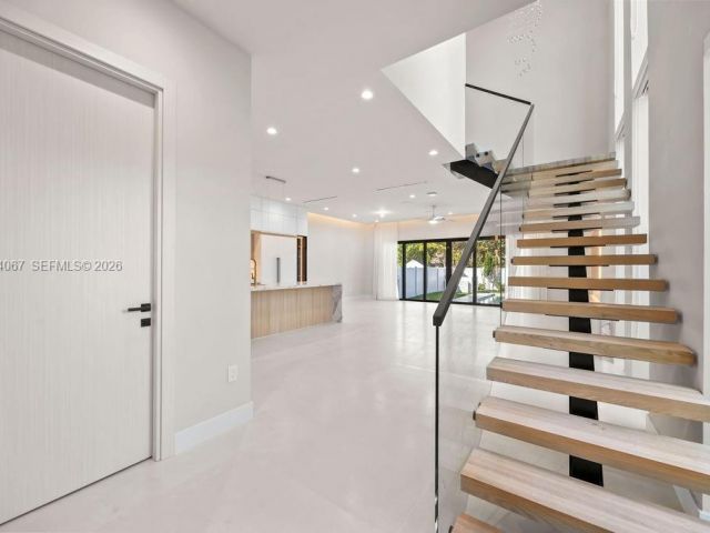 Продажа дома по адресу 1135 NE 11th Ave - фото 7504566