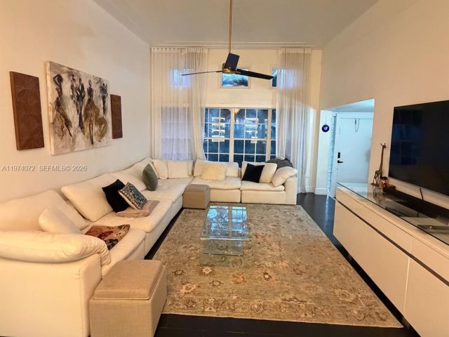 Дом в аренду по адресу 9048 Carlyle Ave - фото 7467127