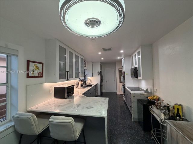 Дом в аренду по адресу 9048 Carlyle Ave - фото 7467129