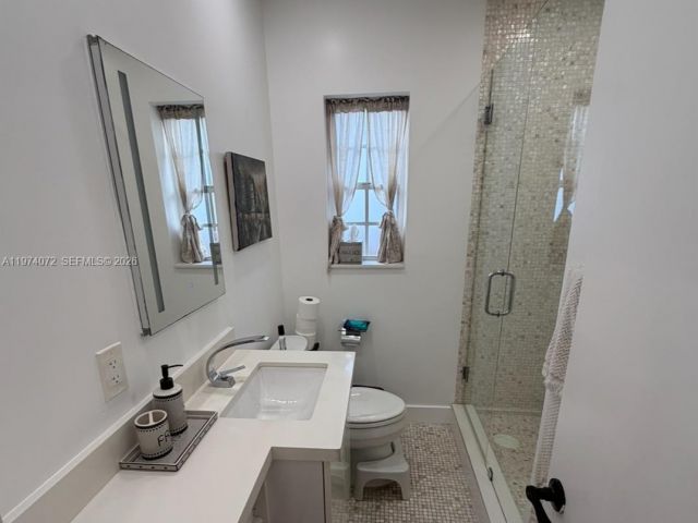 Дом в аренду по адресу 9048 Carlyle Ave - фото 7467133