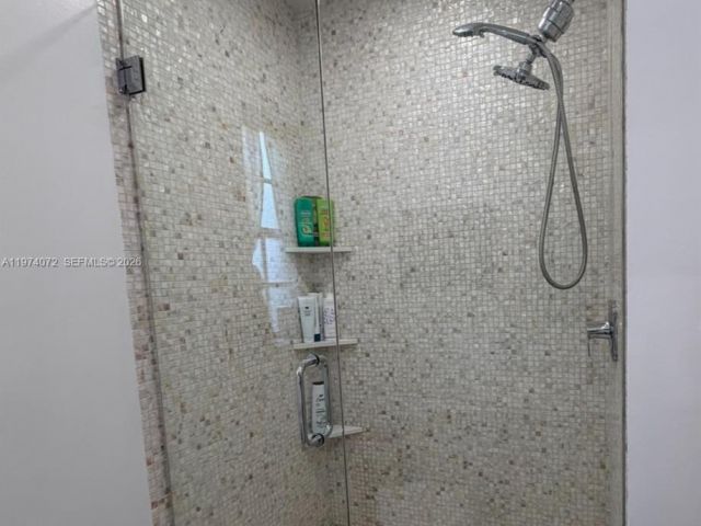 Дом в аренду по адресу 9048 Carlyle Ave - фото 7467134