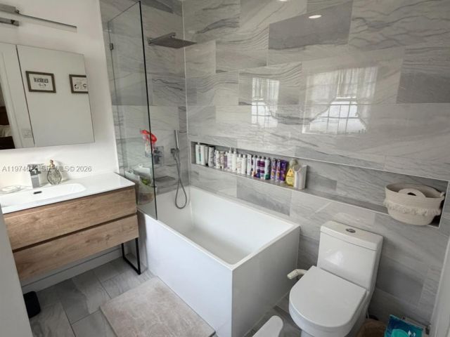 Дом в аренду по адресу 9048 Carlyle Ave - фото 7467135