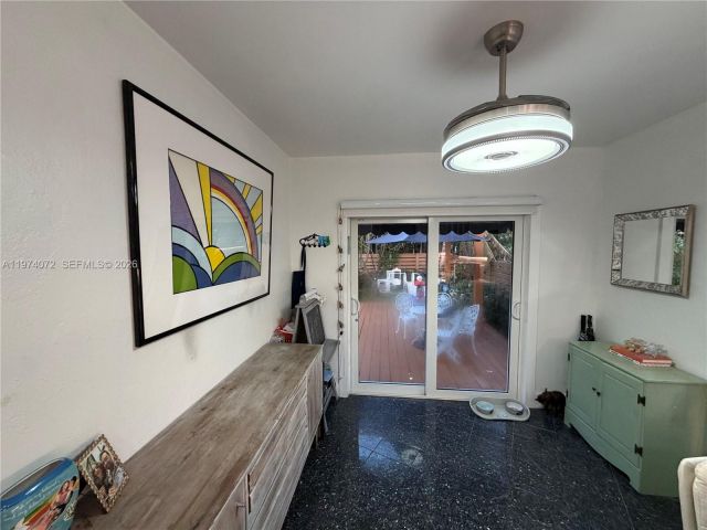 Дом в аренду по адресу 9048 Carlyle Ave - фото 7467136