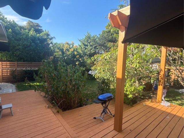 Дом в аренду по адресу 9048 Carlyle Ave - фото 7467137