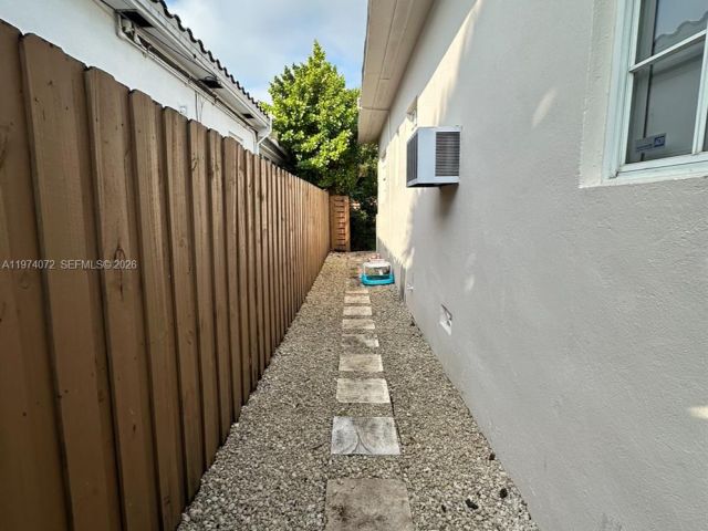 Дом в аренду по адресу 9048 Carlyle Ave - фото 7467140