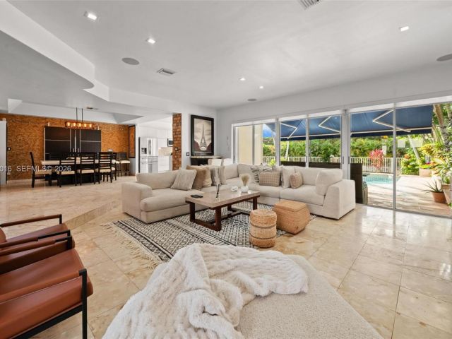 Продажа дома по адресу 5186 NW 106th Ave - фото 7535640