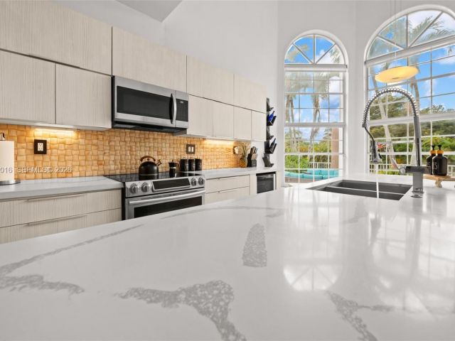 Продажа дома по адресу 5186 NW 106th Ave - фото 7535641