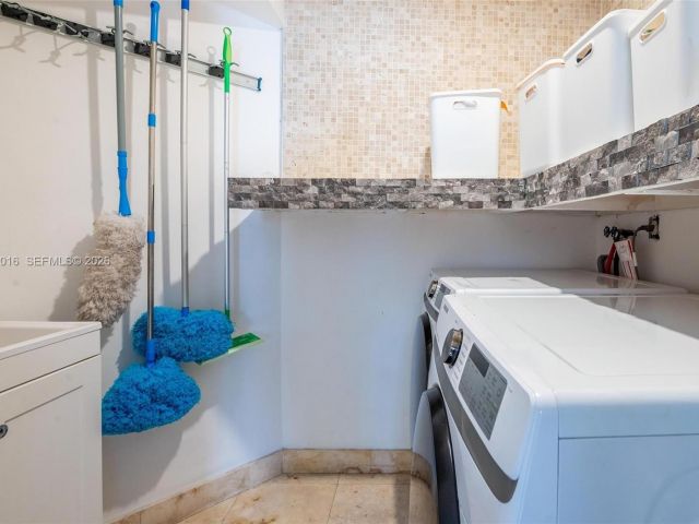 Продажа дома по адресу 5186 NW 106th Ave - фото 7535652