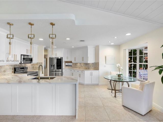 Продажа дома по адресу 2900 NW 25th Way - фото 7453390