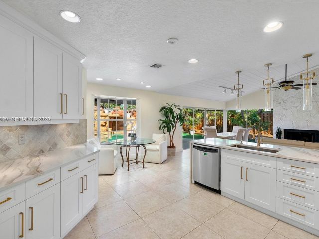 Продажа дома по адресу 2900 NW 25th Way - фото 7453391