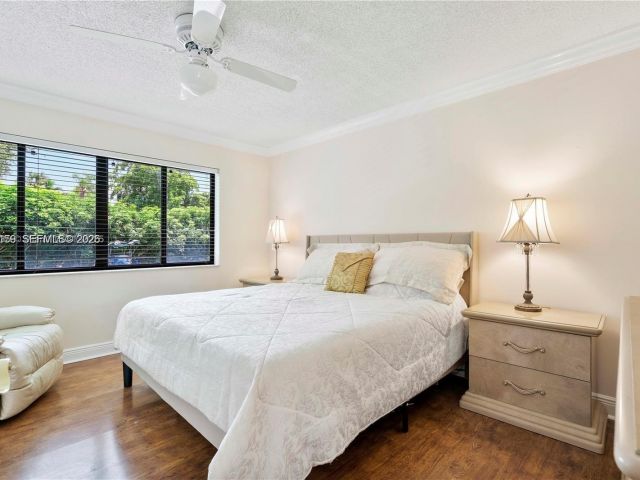 Продажа дома по адресу 2900 NW 25th Way - фото 7453404