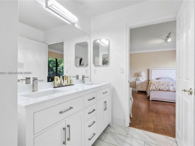 Продажа дома по адресу 2900 NW 25th Way - фото 7453405