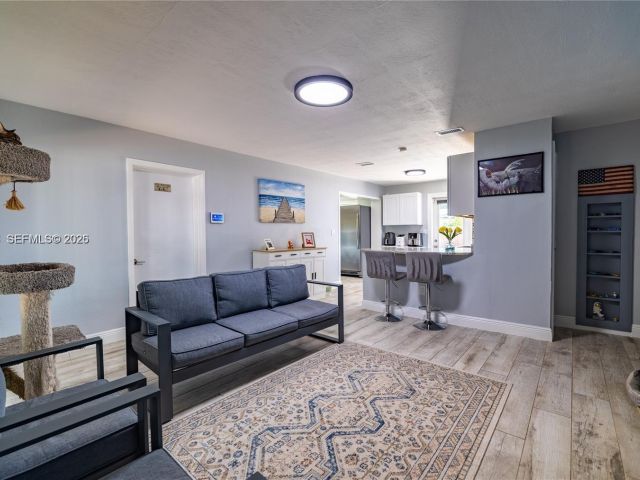 Продажа дома по адресу 2950 NE 11th Ave - фото 7478688