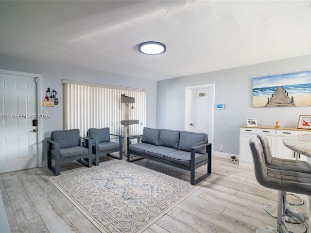 Продажа дома по адресу 2950 NE 11th Ave - фото 7478689