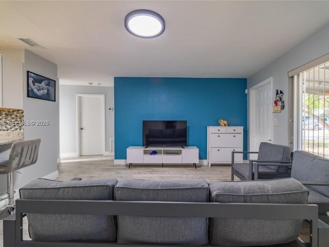 Продажа дома по адресу 2950 NE 11th Ave - фото 7478691