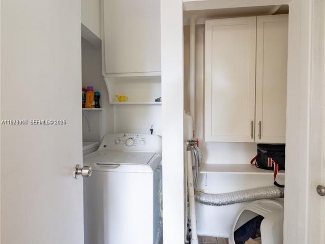 Продажа дома по адресу 2950 NE 11th Ave - фото 7478698