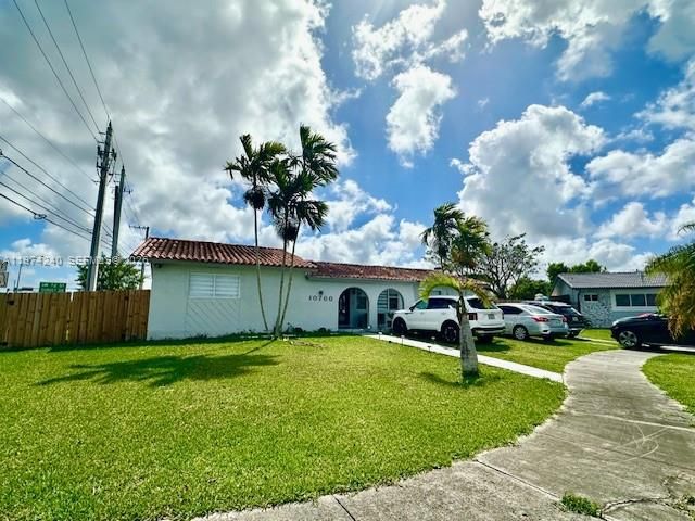 Дом в аренду по адресу 10700 SW 70th St - фото 7513559