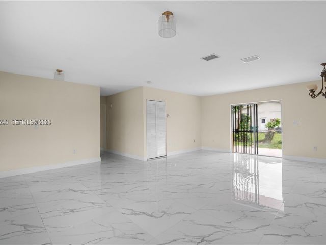 Дом в аренду по адресу 10700 SW 70th St - фото 7513561