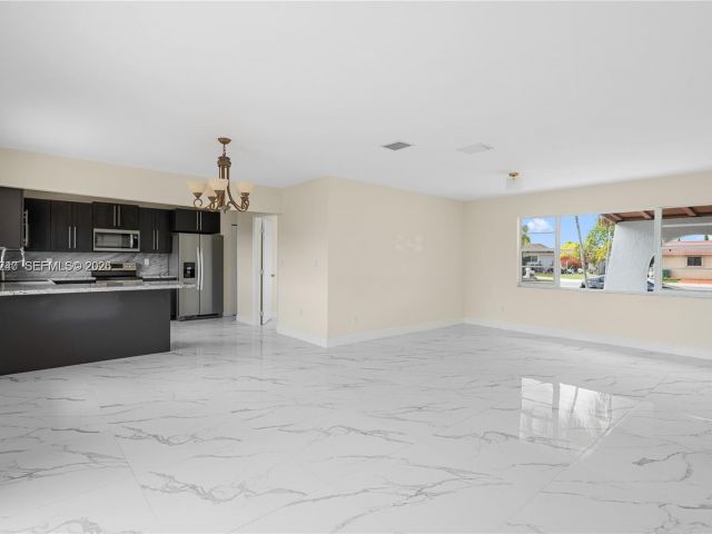 Дом в аренду по адресу 10700 SW 70th St - фото 7513563