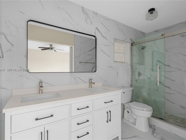 Дом в аренду по адресу 10700 SW 70th St - фото 7513566