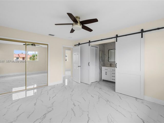 Дом в аренду по адресу 10700 SW 70th St - фото 7513567