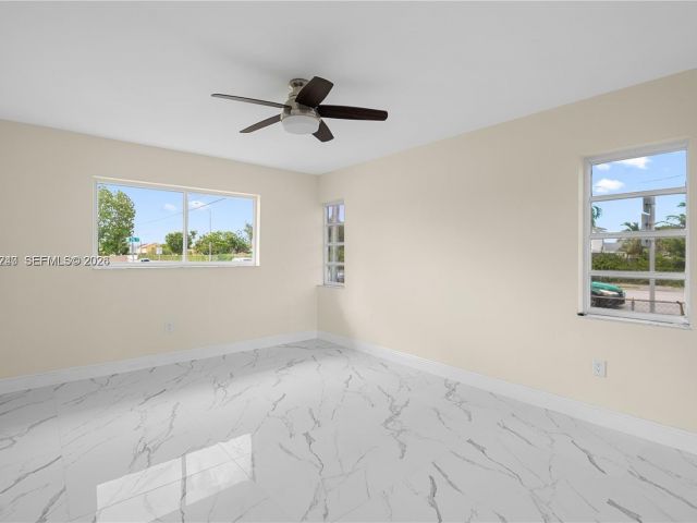 Дом в аренду по адресу 10700 SW 70th St - фото 7513569