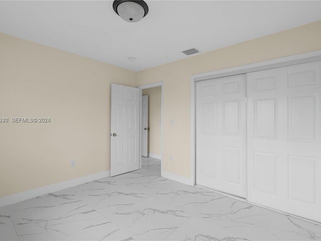 Дом в аренду по адресу 10700 SW 70th St - фото 7513571