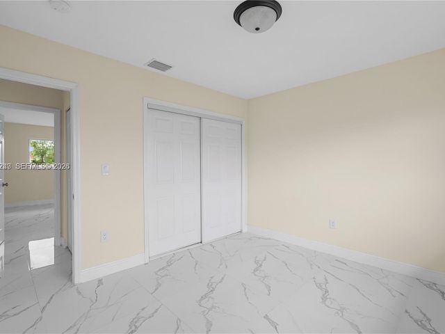 Дом в аренду по адресу 10700 SW 70th St - фото 7513572