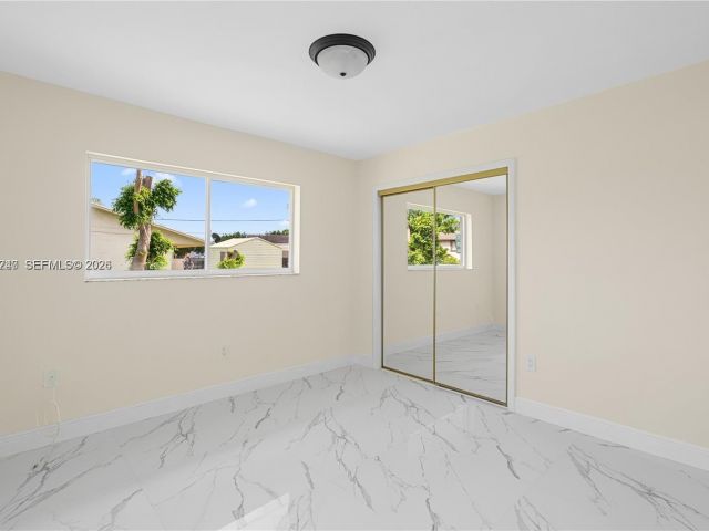 Дом в аренду по адресу 10700 SW 70th St - фото 7513573