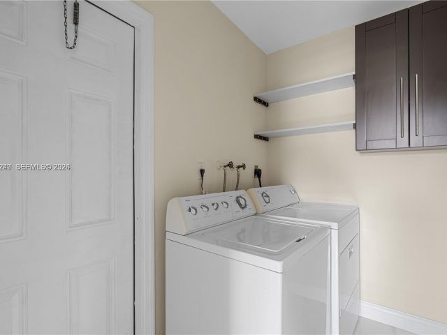 Дом в аренду по адресу 10700 SW 70th St - фото 7513575